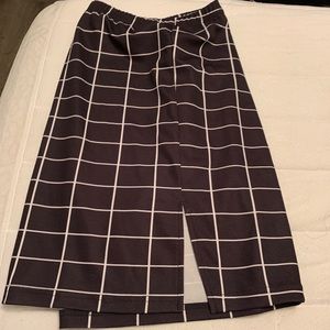 Black and White Mini Skirt With Split